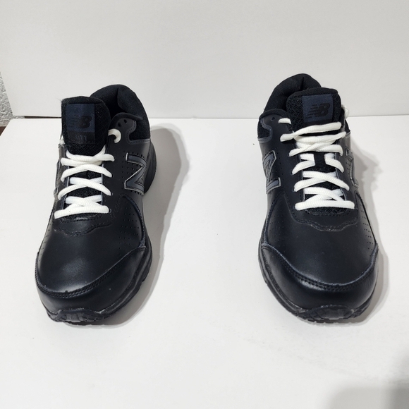 New Balance Black and Gray Athletic Shoes with Breathable Upper - Picture 8 of 10